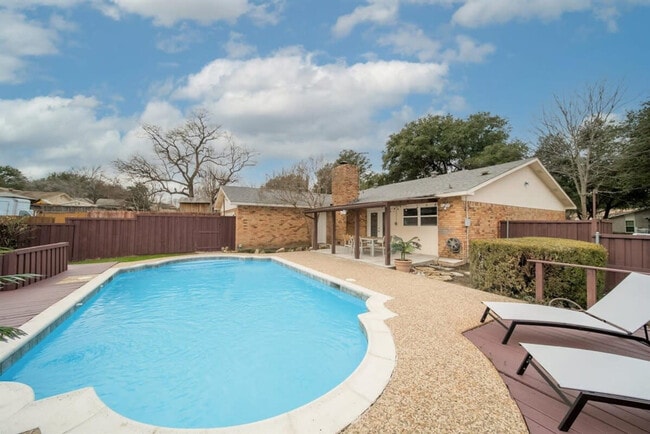 Building Photo - 2922 Clover Valley Dr