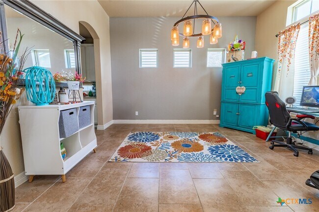 Building Photo - 1722 Village Springs