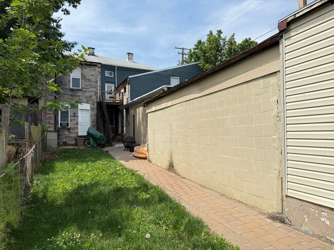 Building Photo - 242 Union St