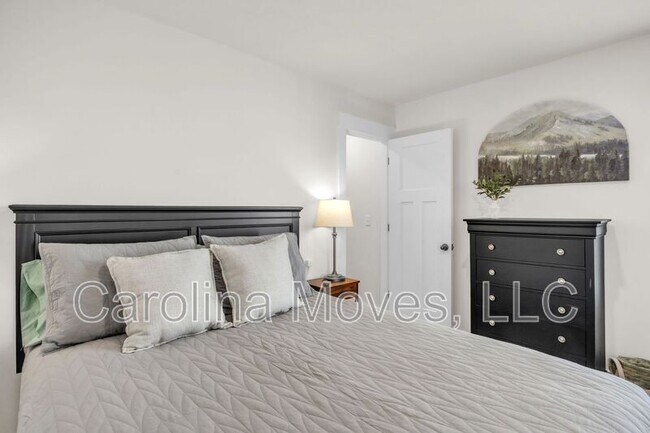 Building Photo - 860 Pleasant Fls Dr