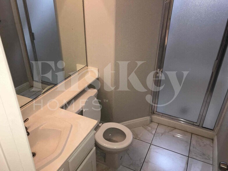 Building Photo - 8041 Hilliard Ave