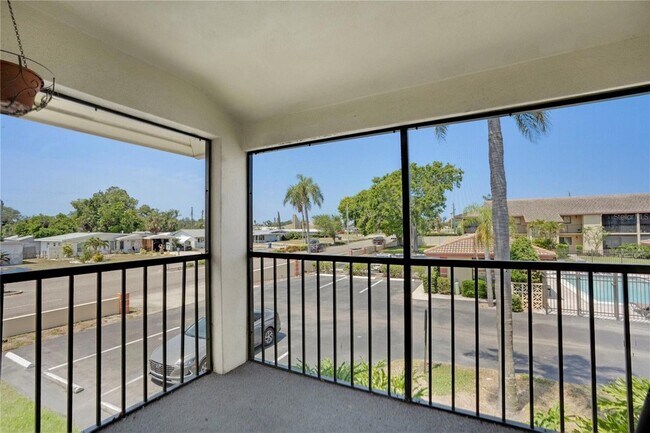 Building Photo - 2415 Bayshore Gardens Pkwy
