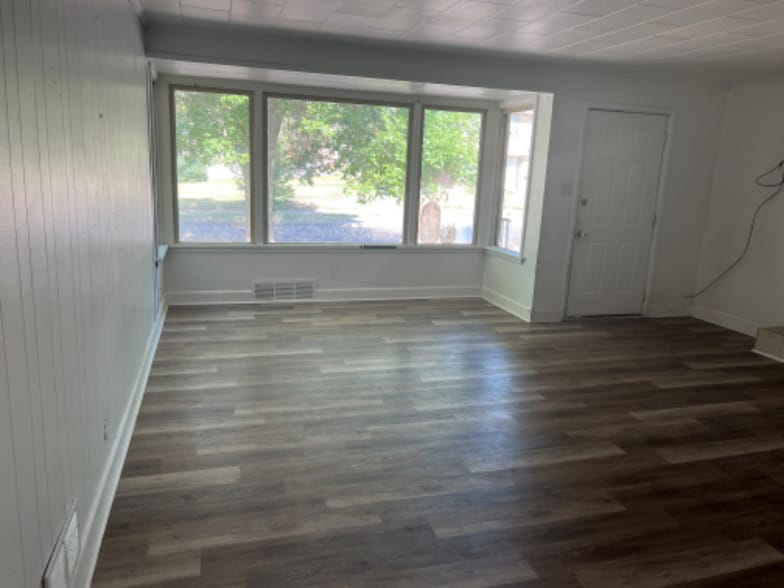 Building Photo - 1600 Curtis Ave