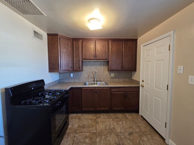 Building Photo - Phoenix 3 Bed/1 Bath - No HOA