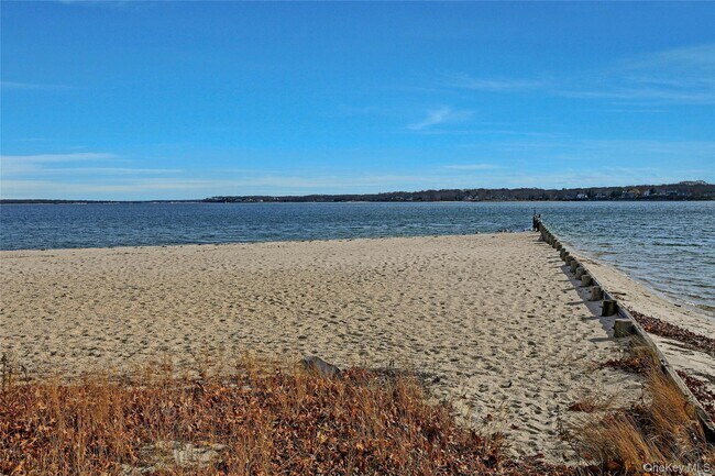 Building Photo - 425 Old Shipyard Ln