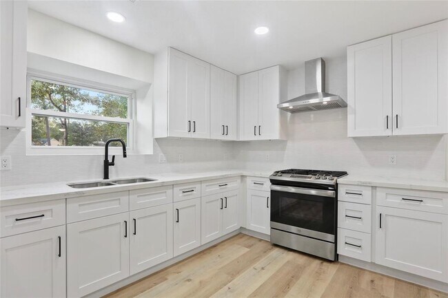 Building Photo - 1742 Hill Top Ln