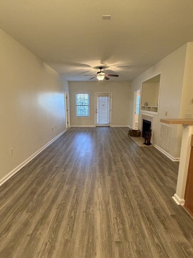 Building Photo - 635 Marshtree Ln