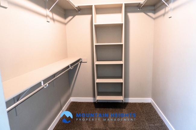 Building Photo - 858 Cecina Ct