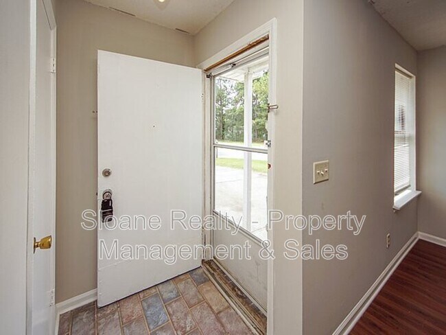 Building Photo - 204 A Miami St
