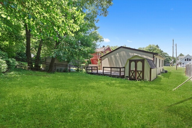 Building Photo - Updated 3-Bed/2-Bath Home with A Deck, Gar...
