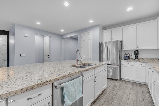 Building Photo - 3938 E Ficus Way