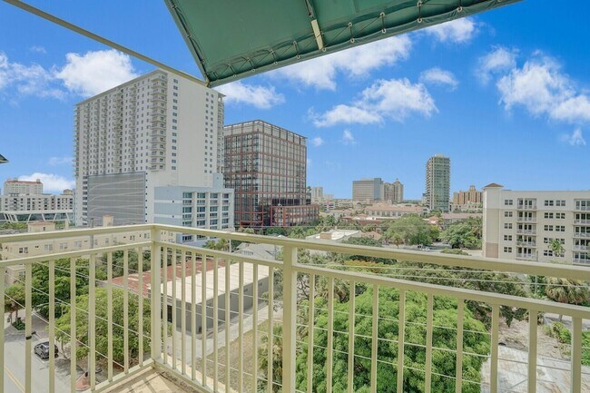 Building Photo - 610 Clematis St