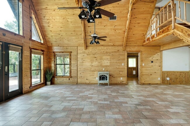 Building Photo - Custom Home with Separate Apartment