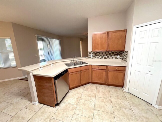 Building Photo - 7 Zither Ct