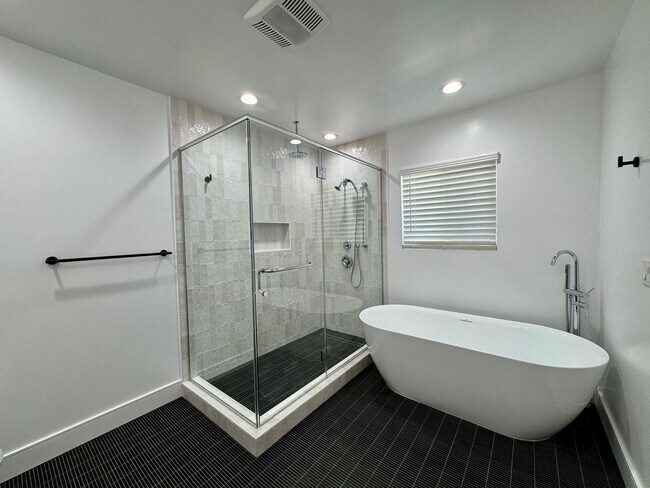Building Photo - Turnkey Home