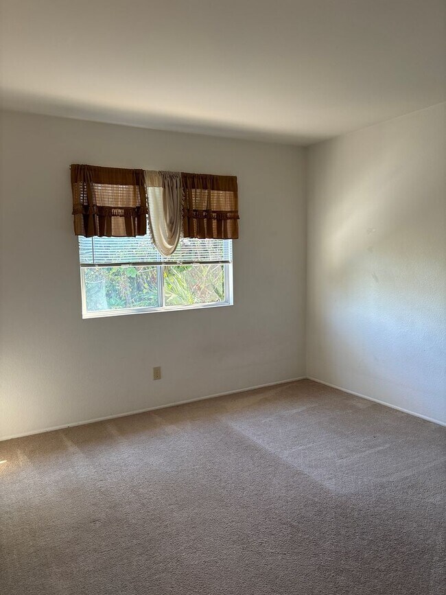 Building Photo - Four Bedroom Home in Sante Fe Hills, San M...