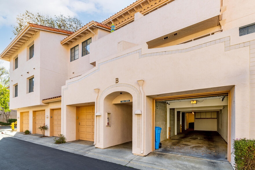 Building Photo - 10161 Danube Dr