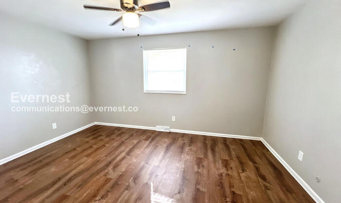 Building Photo - 9515 E 18 St S