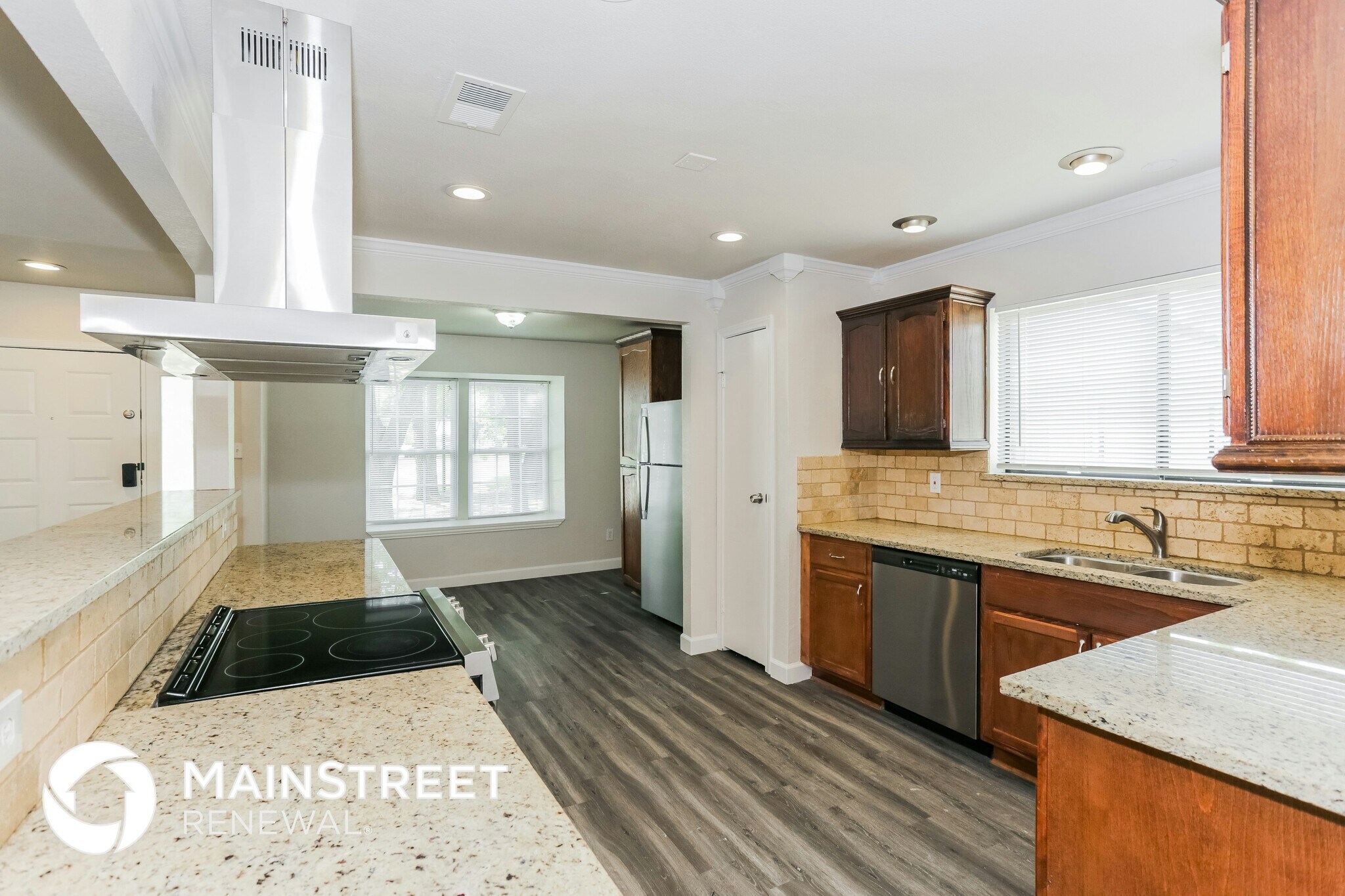 Building Photo - 2401 Cypress Dr