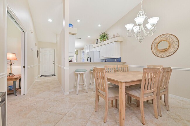 Building Photo - ** 2 Bed/2Bath + Den Condo FULLY FURNISHED...
