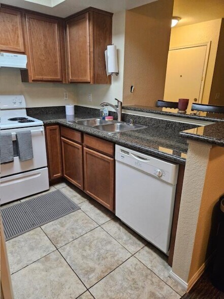 Building Photo - 1455 E Katie Ave