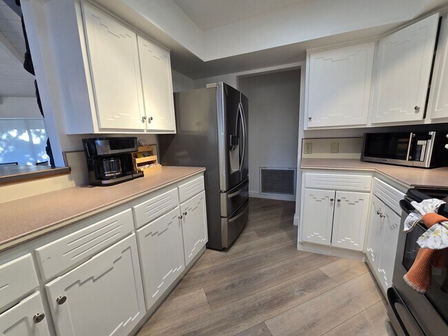 Building Photo - 2269RR-Upper Level