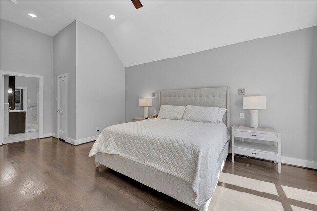 Building Photo - 19 Acorn Cluster Ct