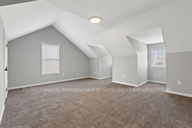 Building Photo - 833 Palomino Ln