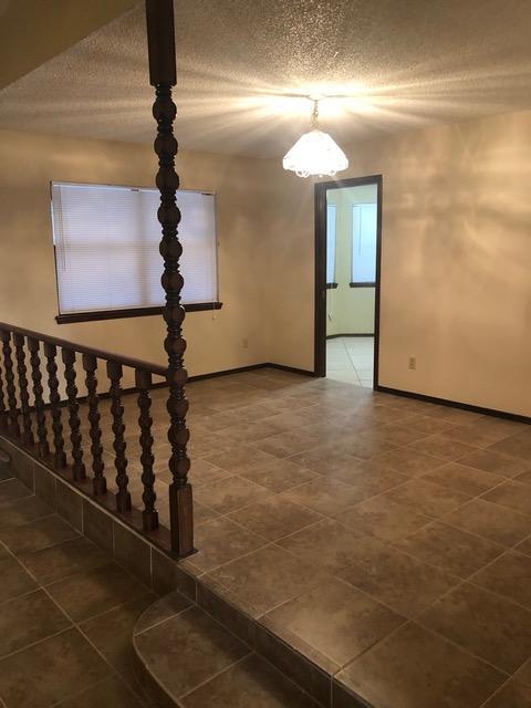 Building Photo - 744 Cresta Mira Dr