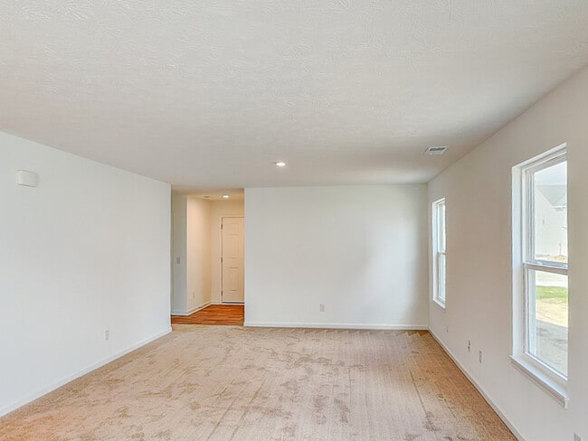 Building Photo - 2056 White Oak Ln