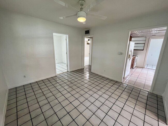 Building Photo - Cute home in Euclid Manor for rent
