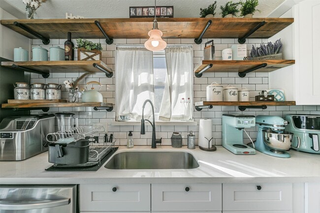 Building Photo - 4030 Bentley Dr