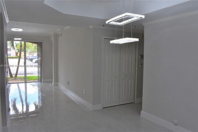 Building Photo - 6540 NW 114th Ave