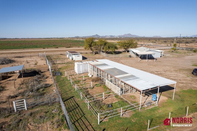 Building Photo - HORSE Property!! You Have Found a Gem