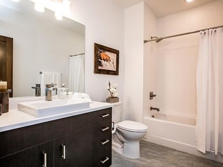 Building Photo - 264 Blackberry Loop