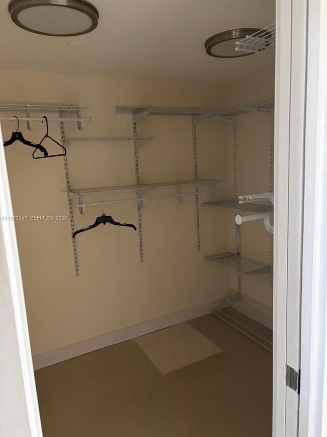 Building Photo - 3520 Oaks Way