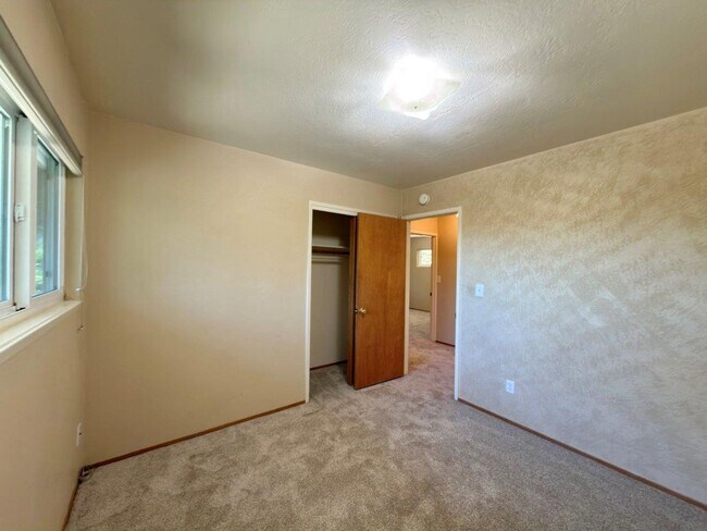 Building Photo - 275 Cold Springs Rd