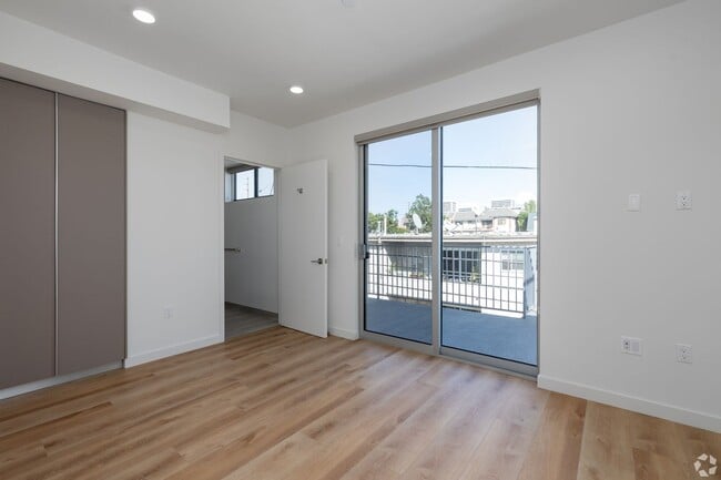 Interior Photo - 1814 Federal Ave