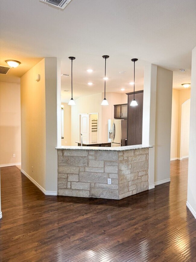 Building Photo - Popular DR Horton Sierra floor plan. 4 bed, 2 1/2 bath, 3 car garage, single story on a corner lo...