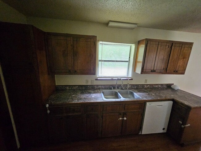 Building Photo - 130 Raymond Dr