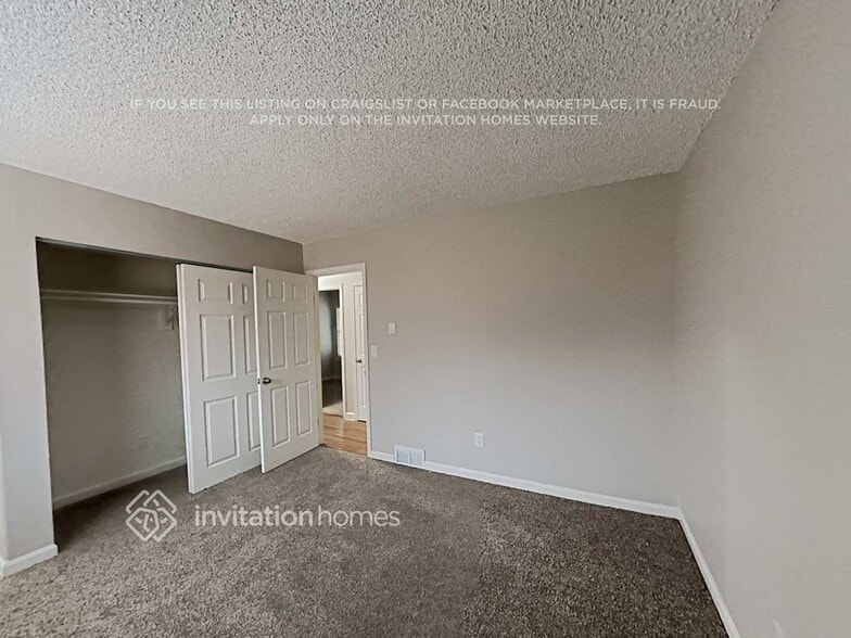 Building Photo - 3852 S Olathe Cir