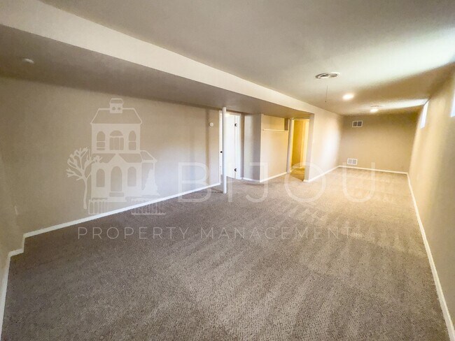 Building Photo - Downtown Ranch Home with View of Pikes Peak