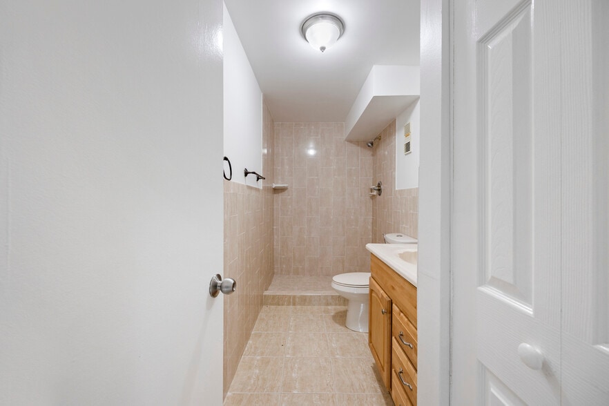 Building Photo - 470 NW 20th St