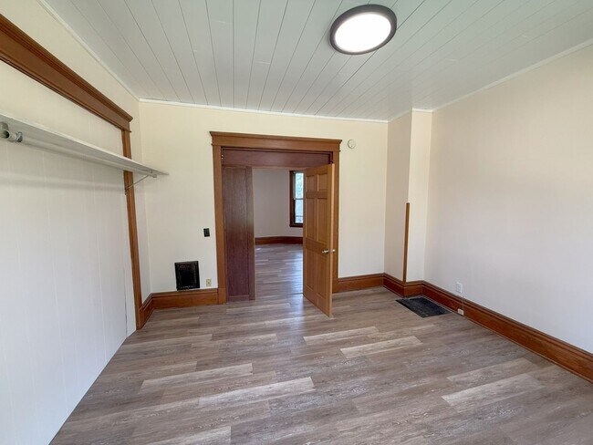 Building Photo - 116 Lathrop St