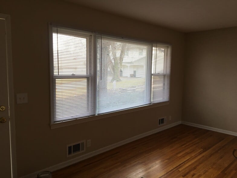 Living room - 4016 North 92nd Circle