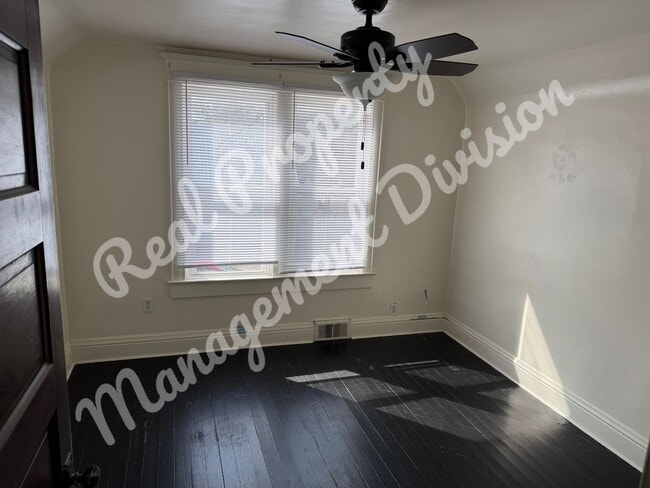 Building Photo - 4 Bed / 2 Bath Home – Large Yard, Basement, New Appliances!