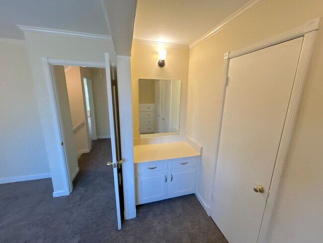 Building Photo - 5184 Dunnellon Ave