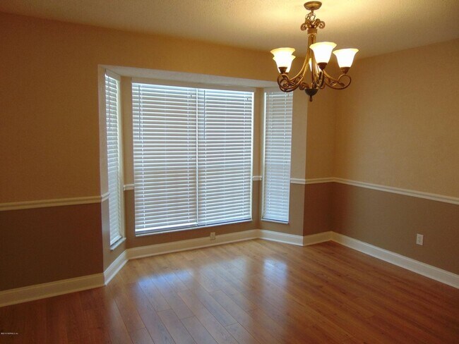 Building Photo - "NEW YEAR'S SPECIAL $500 OFF FIRST FULL MO...