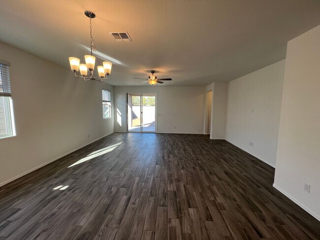 Building Photo - Gorgeous Newer Build 4 Bed/3 Bath in Rancho Cabrillo