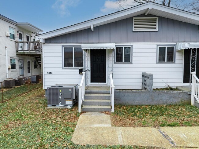 Building Photo - 2403 Flint St